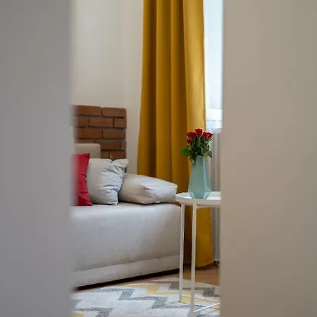 Yellow In City Centre By Apart Service Krakow