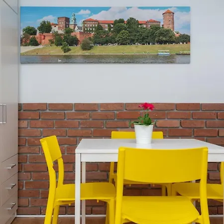 Yellow In City Centre By Apart Service *